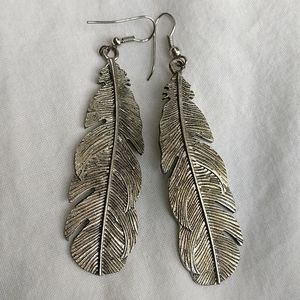 ✨Oxidized silver sterling feather earrings✨